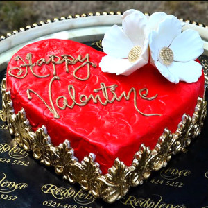 3Lbs Heart Shape Red and Golden Valentine Cake 3Lbs Heart Shape Red and Golden Valentine Cake